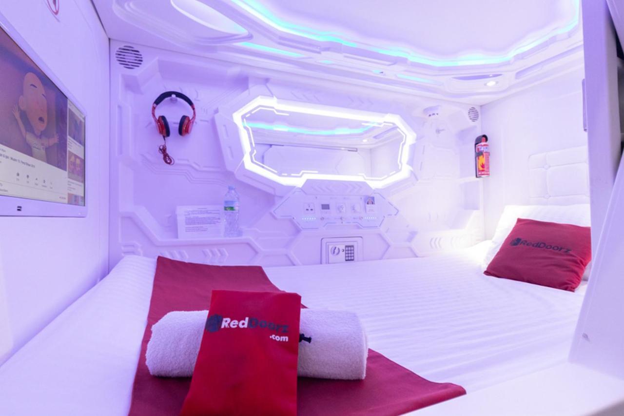 Hostel Reddoorz @ Capsule *